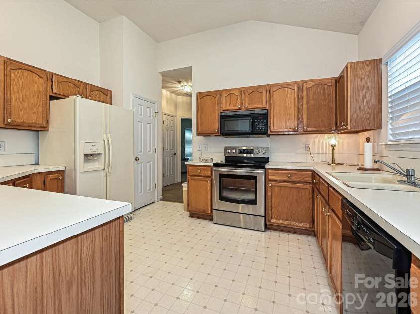 5607 Oak Drive, Charlotte, NC 28216.  MLS# CAR4291092, YatesRealty ID 22814. 