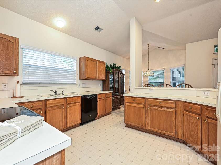 5607 Oak Drive, Charlotte, NC 28216.  MLS# CAR4291092, YatesRealty ID 22814. 