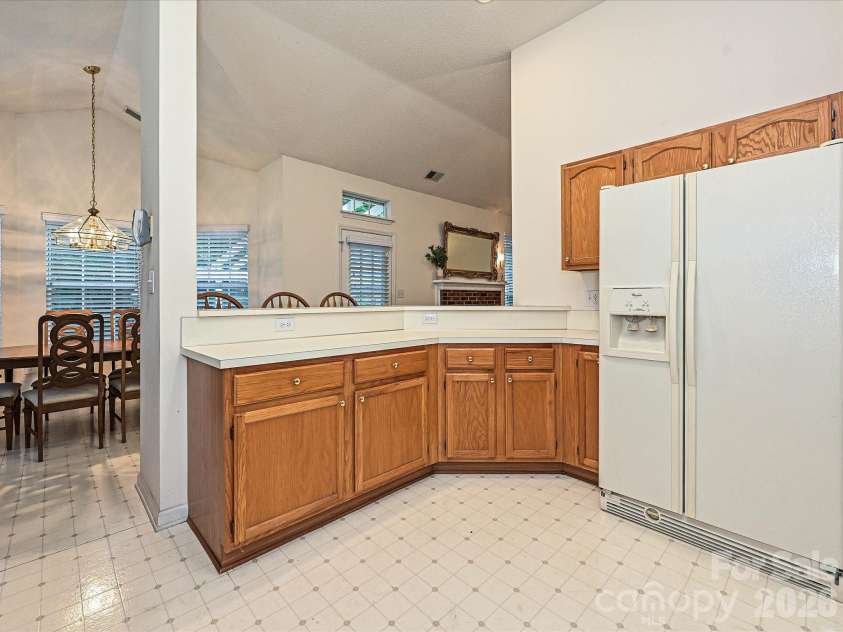 5607 Oak Drive, Charlotte, NC 28216.  MLS# CAR4291092, YatesRealty ID 22814. 