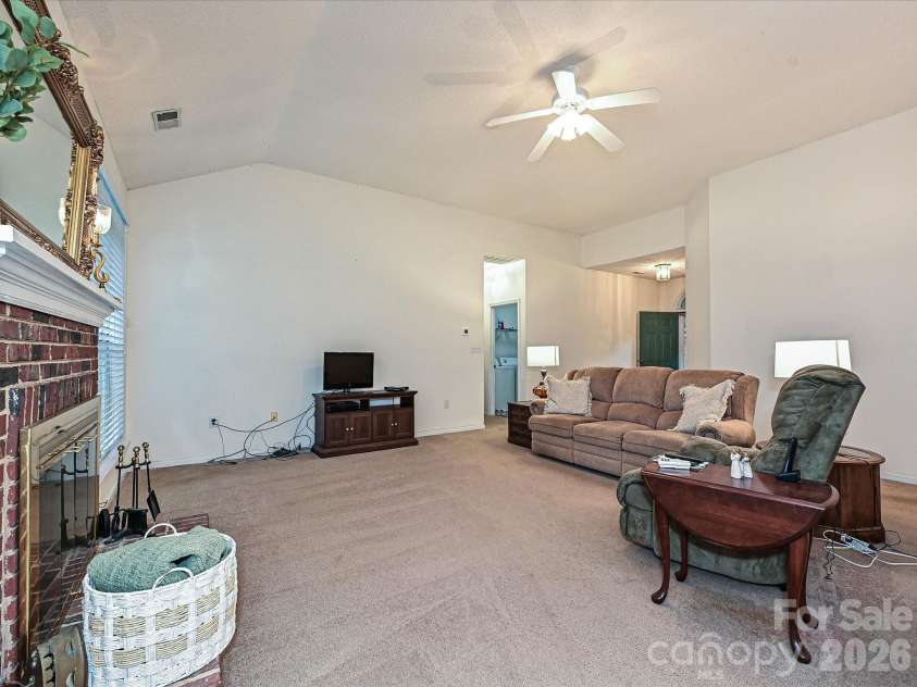5607 Oak Drive, Charlotte, NC 28216.  MLS# CAR4291092, YatesRealty ID 22814. 