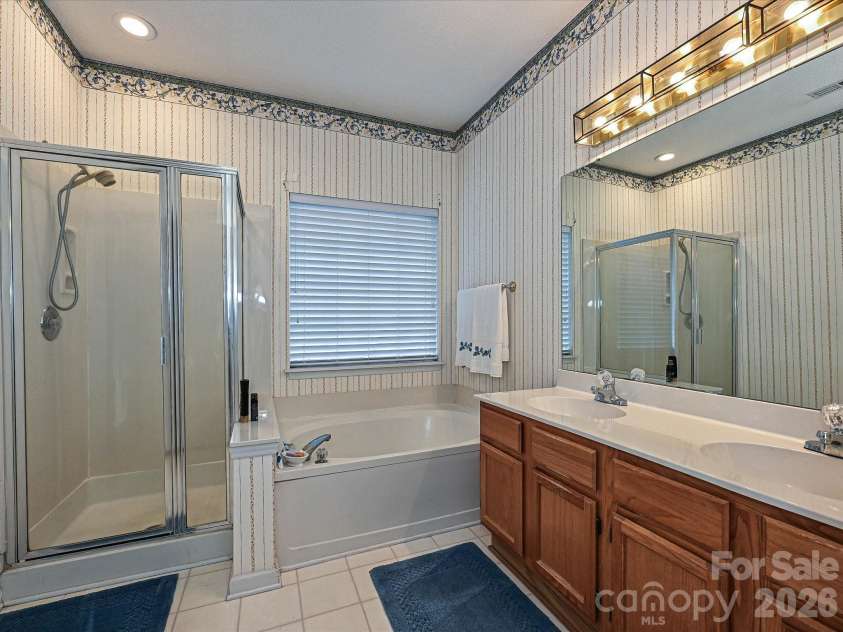 5607 Oak Drive, Charlotte, NC 28216.  MLS# CAR4291092, YatesRealty ID 22814. 