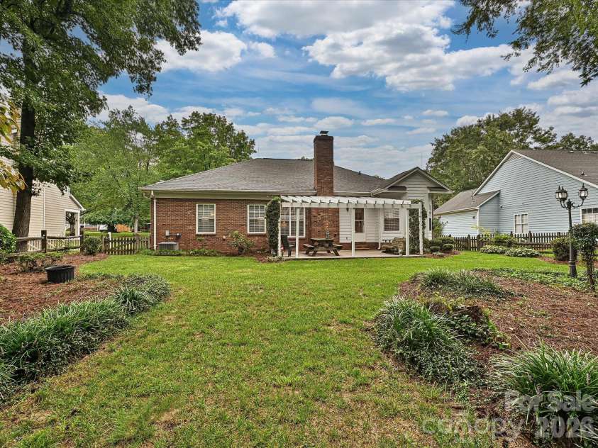 5607 Oak Drive, Charlotte, NC 28216.  MLS# CAR4291092, YatesRealty ID 22814. 