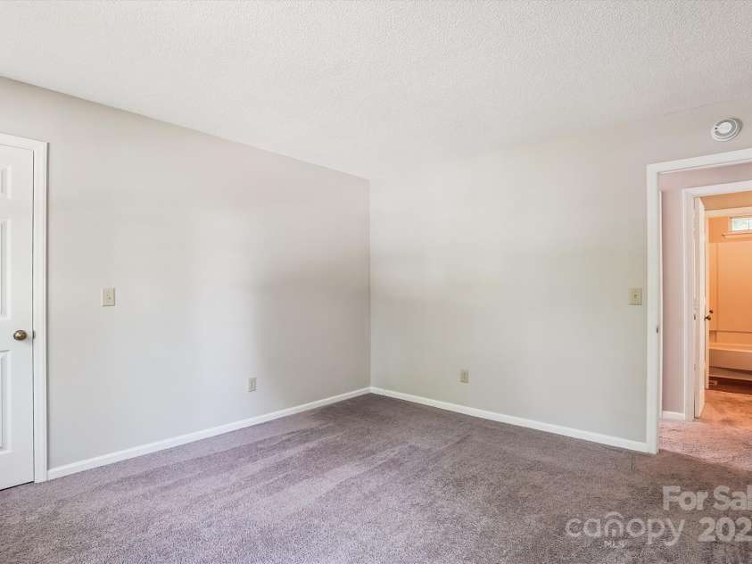 7217 Rena Mae Lane, Charlotte, NC 28227.  MLS# CAR4272672, YatesRealty ID 22814. 