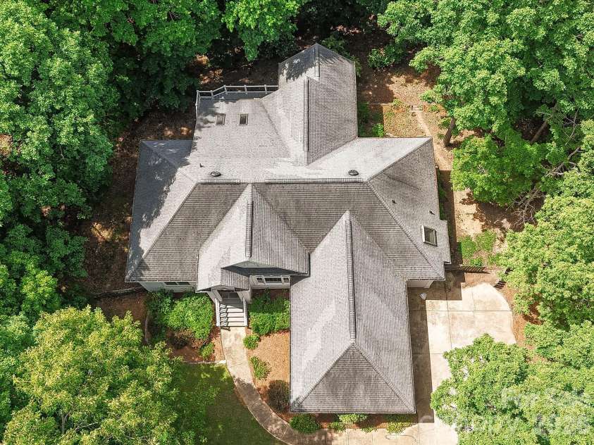 15001 Majestic Oak Drive, Charlotte, NC 28278.  MLS# CAR4381358, YatesRealty ID 22816. 