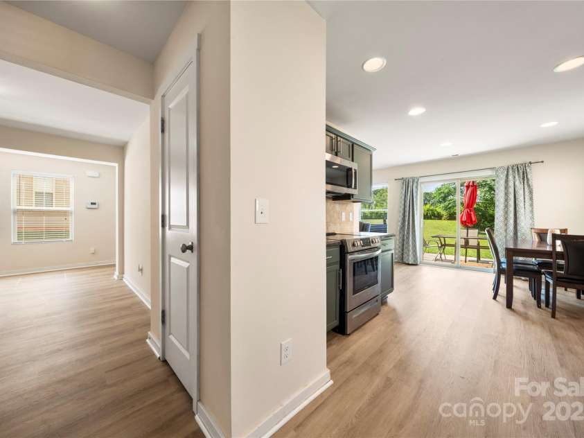 4732 Gibbons Link Road, Charlotte, NC 28269.  MLS# CAR4273619, YatesRealty ID 22817. 