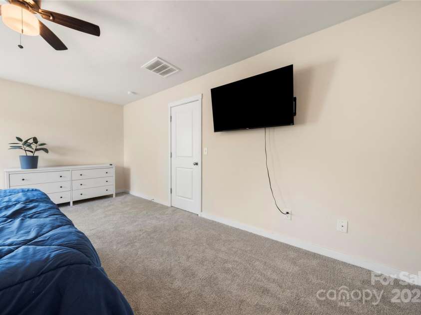 4732 Gibbons Link Road, Charlotte, NC 28269.  MLS# CAR4273619, YatesRealty ID 22817. 