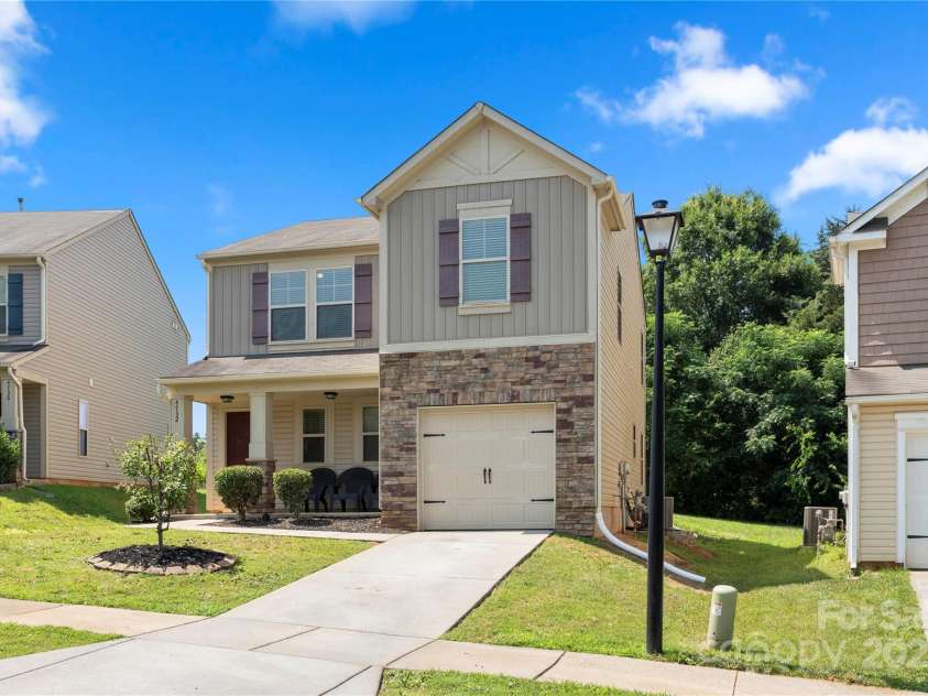 4732 Gibbons Link Road, Charlotte, NC 28269.  MLS# CAR4273619, YatesRealty ID 22817. 