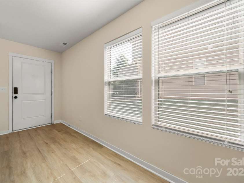 4732 Gibbons Link Road, Charlotte, NC 28269.  MLS# CAR4273619, YatesRealty ID 22817. Entry foyer