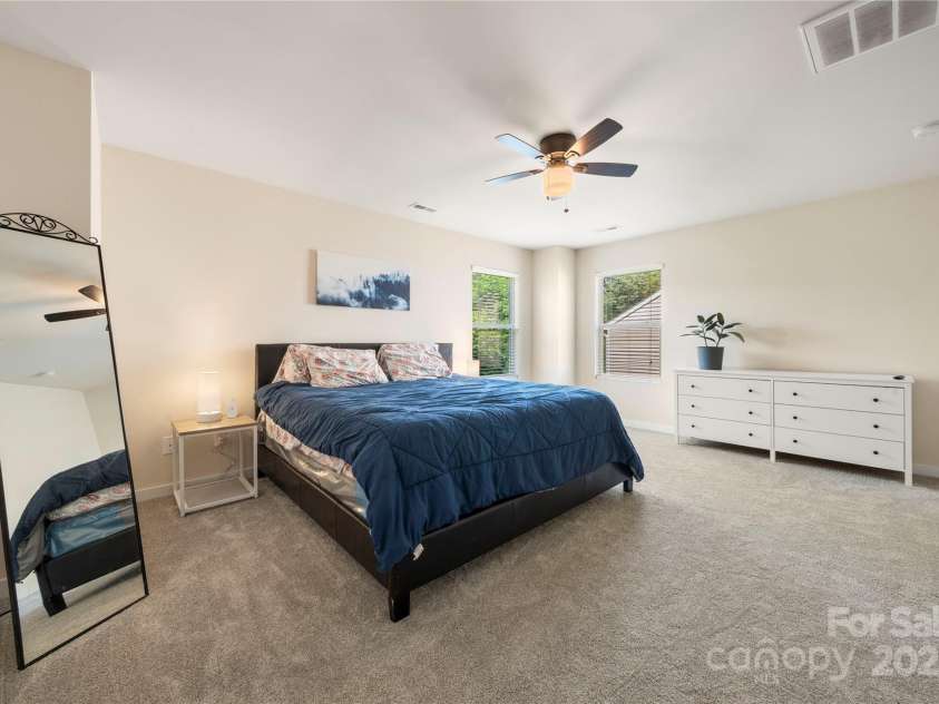 4732 Gibbons Link Road, Charlotte, NC 28269.  MLS# CAR4273619, YatesRealty ID 22817. Huge primary bedroom