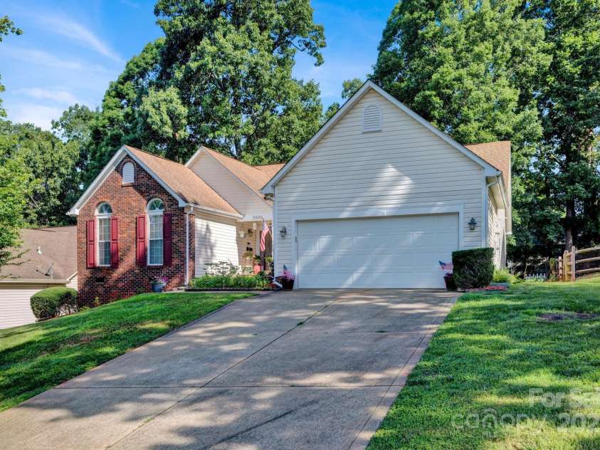 2620 Yarrow Road, Charlotte, NC 28213.  MLS# CAR4269902, YatesRealty ID 22818. 