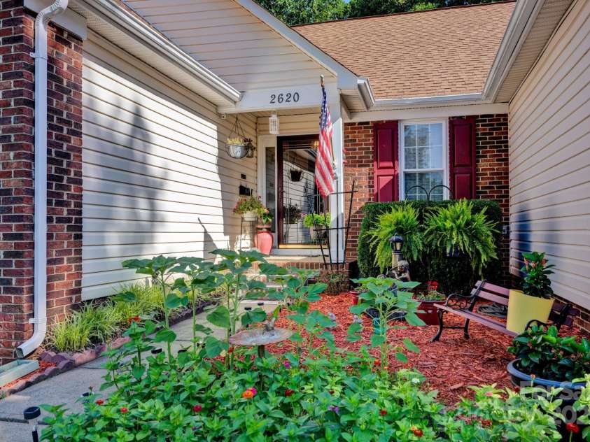 2620 Yarrow Road, Charlotte, NC 28213.  MLS# CAR4269902, YatesRealty ID 22818. 