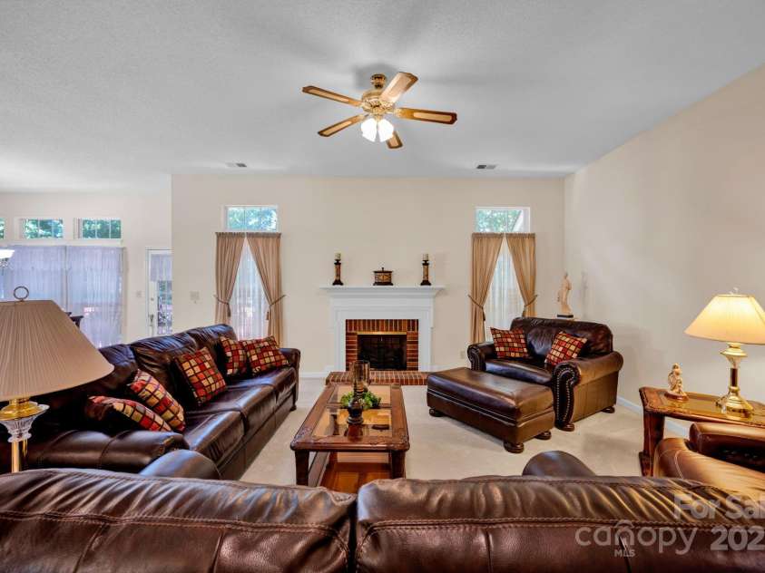 2620 Yarrow Road, Charlotte, NC 28213.  MLS# CAR4269902, YatesRealty ID 22818. 
