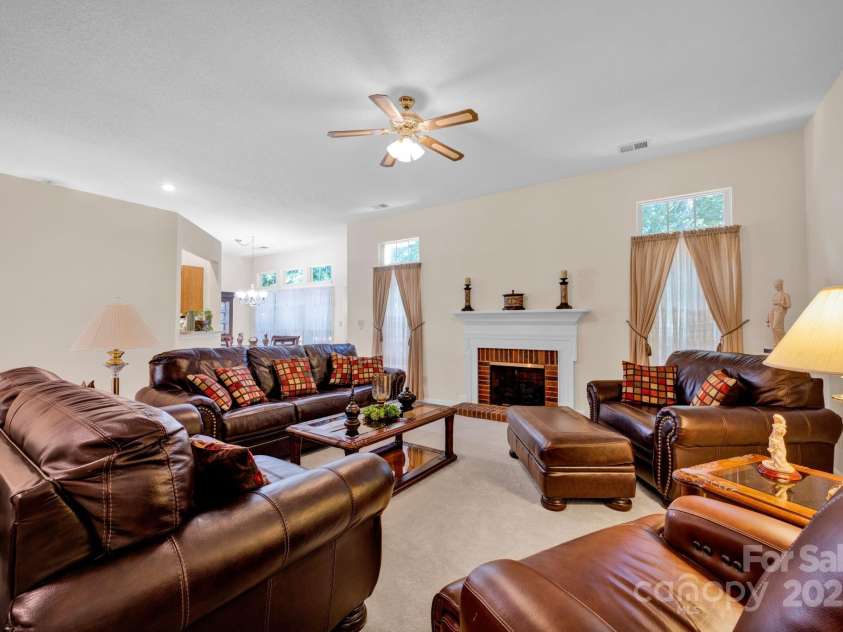 2620 Yarrow Road, Charlotte, NC 28213.  MLS# CAR4269902, YatesRealty ID 22818. 