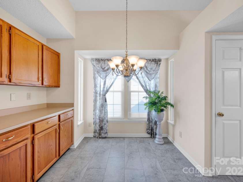 2620 Yarrow Road, Charlotte, NC 28213.  MLS# CAR4269902, YatesRealty ID 22818. 
