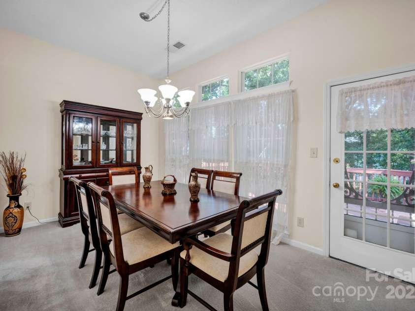 2620 Yarrow Road, Charlotte, NC 28213.  MLS# CAR4269902, YatesRealty ID 22818. 