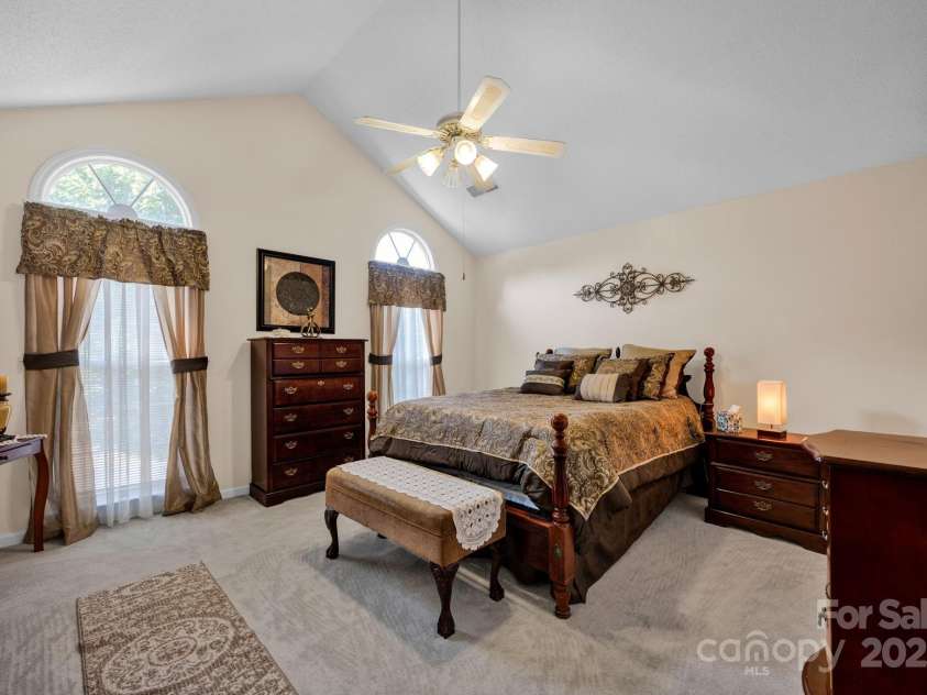 2620 Yarrow Road, Charlotte, NC 28213.  MLS# CAR4269902, YatesRealty ID 22818. 