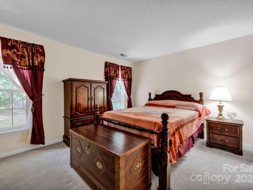 2620 Yarrow Road, Charlotte, NC 28213.  MLS# CAR4269902, YatesRealty ID 22818. 