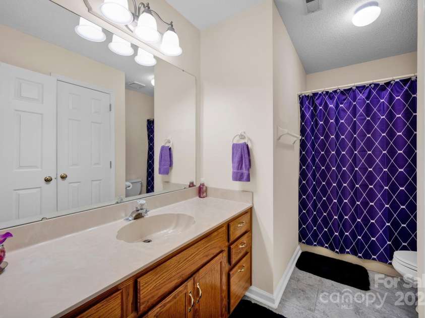 2620 Yarrow Road, Charlotte, NC 28213.  MLS# CAR4269902, YatesRealty ID 22818. 