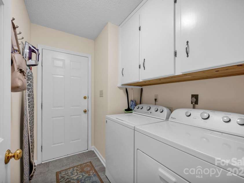 2620 Yarrow Road, Charlotte, NC 28213.  MLS# CAR4269902, YatesRealty ID 22818. 