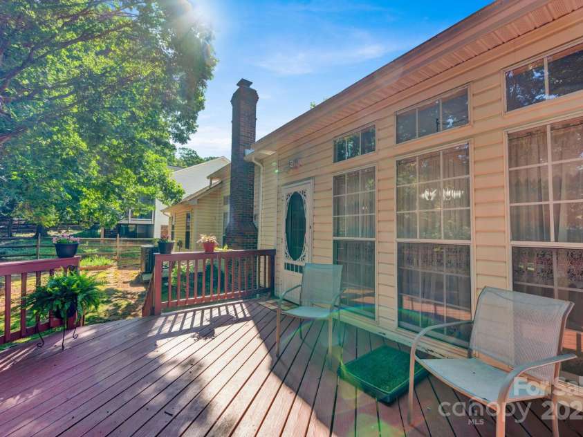 2620 Yarrow Road, Charlotte, NC 28213.  MLS# CAR4269902, YatesRealty ID 22818. 