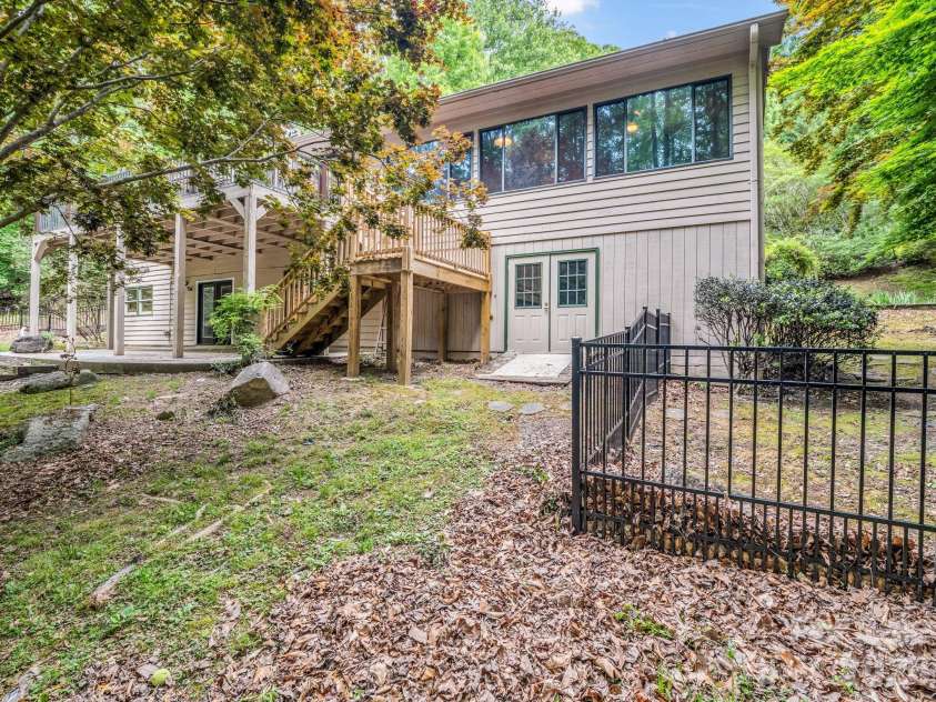 425 Winesap Boulevard, Lake Lure, NC 28746.  MLS# CAR4372379, YatesRealty ID 22818. 