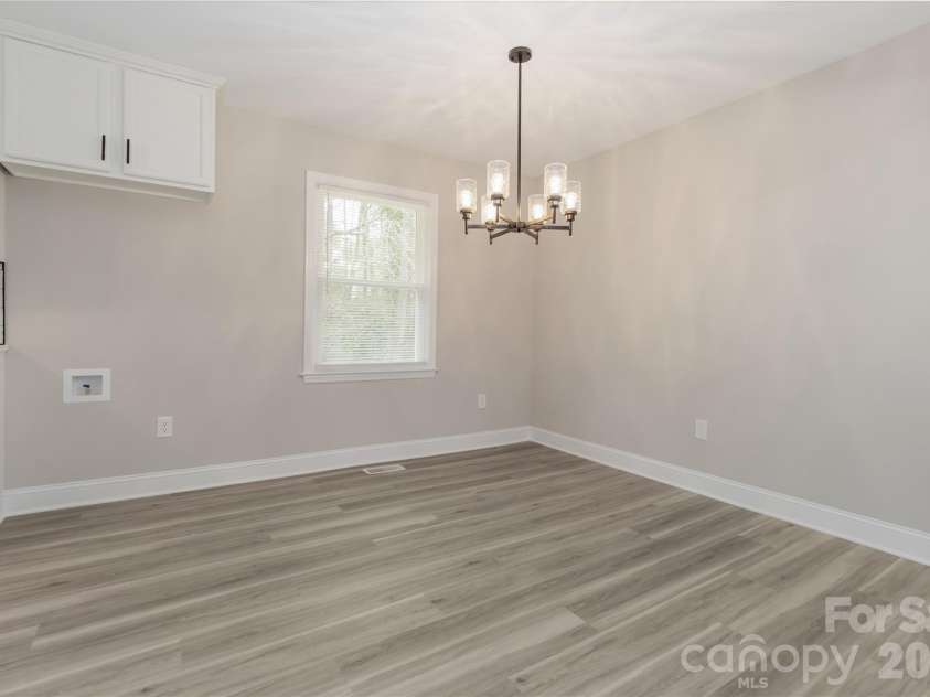 6726 Barrington Drive, Charlotte, NC 28215.  MLS# CAR4363314, YatesRealty ID 22819. 