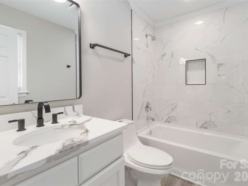 6726 Barrington Drive, Charlotte, NC 28215.  MLS# CAR4363314, YatesRealty ID 22819. 