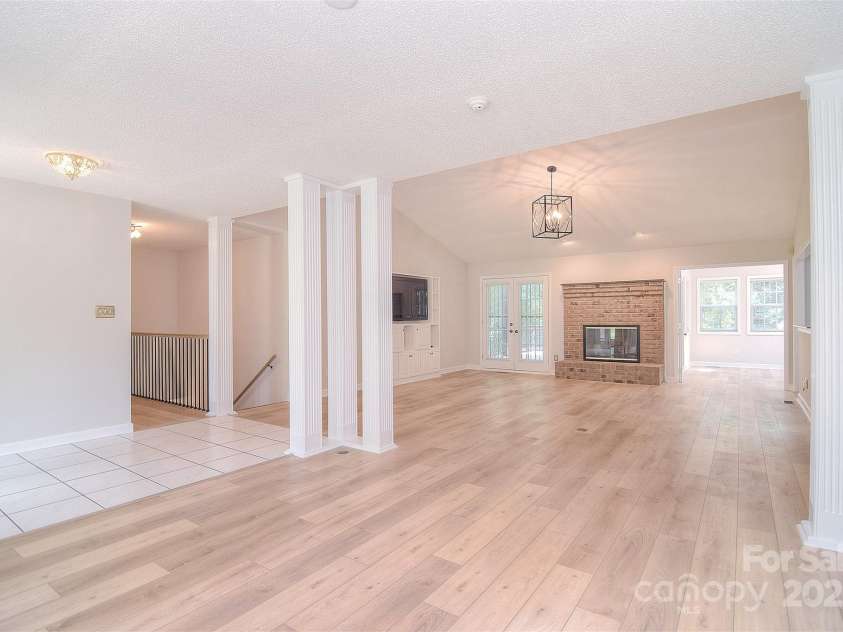 9117 Castle Garden Lane, Charlotte, NC 28215.  MLS# CAR4272801, YatesRealty ID 22819. 