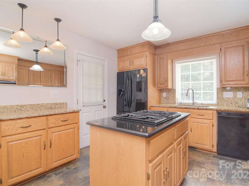 9117 Castle Garden Lane, Charlotte, NC 28215.  MLS# CAR4272801, YatesRealty ID 22819. 