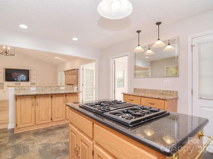 9117 Castle Garden Lane, Charlotte, NC 28215.  MLS# CAR4272801, YatesRealty ID 22819. 