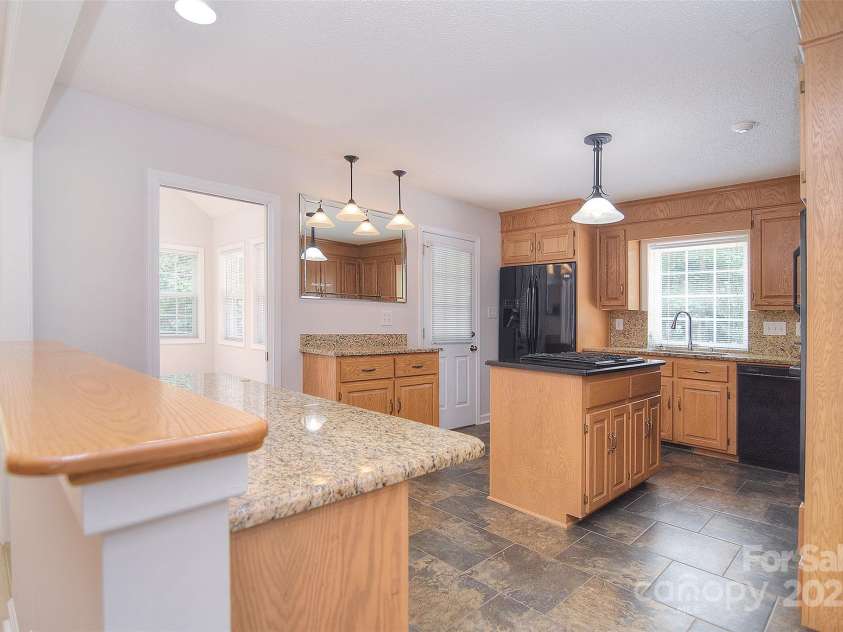 9117 Castle Garden Lane, Charlotte, NC 28215.  MLS# CAR4272801, YatesRealty ID 22819. 