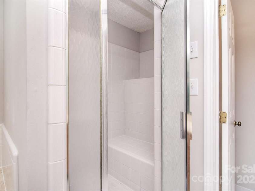 9117 Castle Garden Lane, Charlotte, NC 28215.  MLS# CAR4272801, YatesRealty ID 22819. 