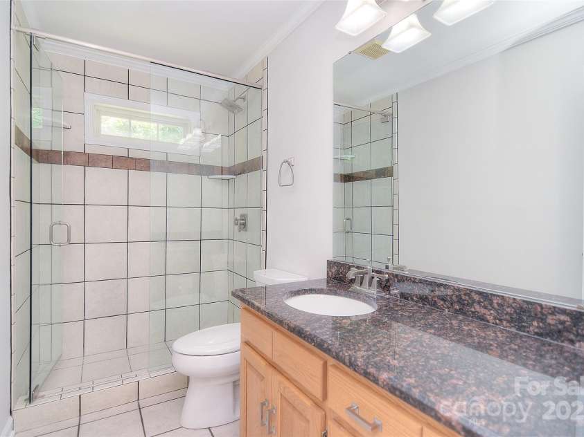 9117 Castle Garden Lane, Charlotte, NC 28215.  MLS# CAR4272801, YatesRealty ID 22819. 