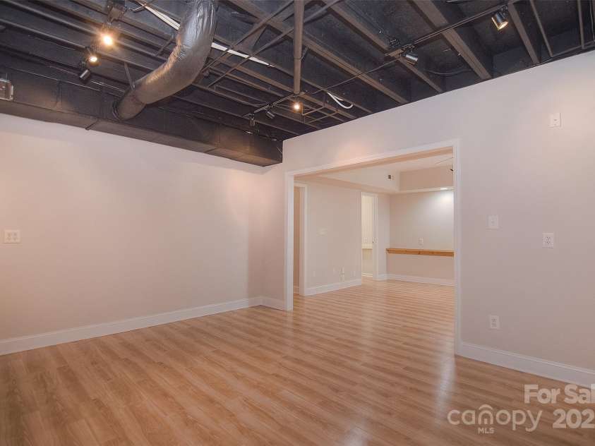 9117 Castle Garden Lane, Charlotte, NC 28215.  MLS# CAR4272801, YatesRealty ID 22819. 