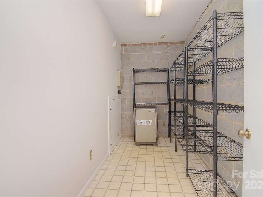 9117 Castle Garden Lane, Charlotte, NC 28215.  MLS# CAR4272801, YatesRealty ID 22819. 