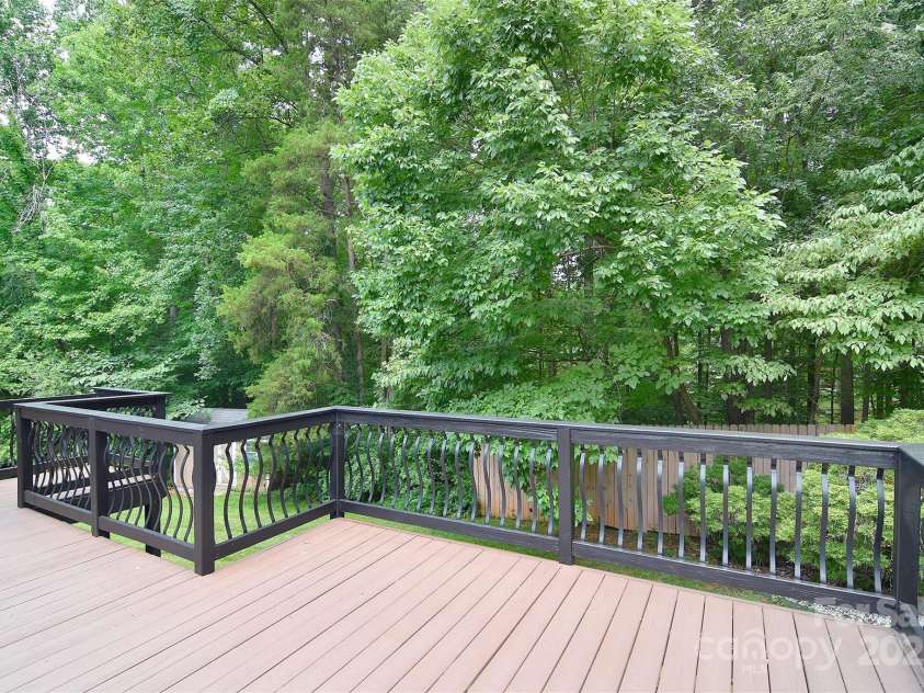9117 Castle Garden Lane, Charlotte, NC 28215.  MLS# CAR4272801, YatesRealty ID 22819. 