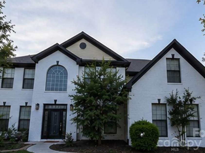 9120 Viscount Lane, Charlotte, NC 28269.  MLS# CAR4379989, YatesRealty ID 22820. 