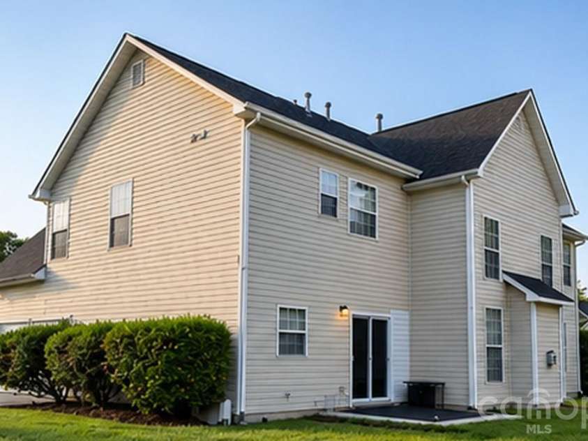 9120 Viscount Lane, Charlotte, NC 28269.  MLS# CAR4379989, YatesRealty ID 22820. 