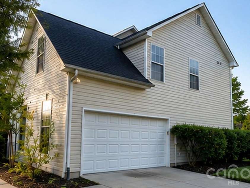 9120 Viscount Lane, Charlotte, NC 28269.  MLS# CAR4379989, YatesRealty ID 22820. 