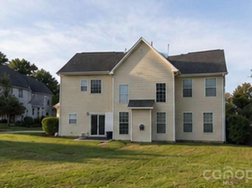 9120 Viscount Lane, Charlotte, NC 28269.  MLS# CAR4379989, YatesRealty ID 22820. 
