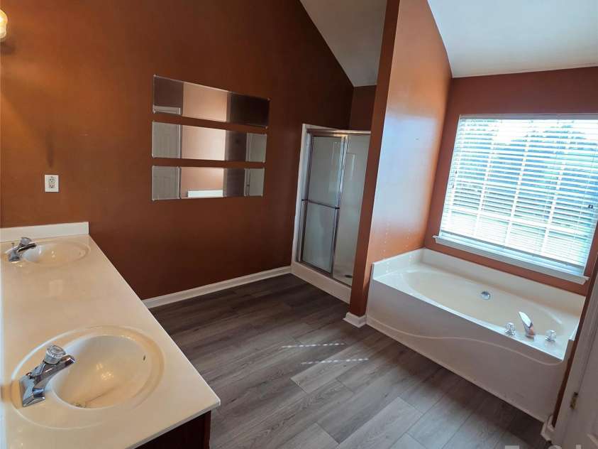 9120 Viscount Lane, Charlotte, NC 28269.  MLS# CAR4379989, YatesRealty ID 22820. 
