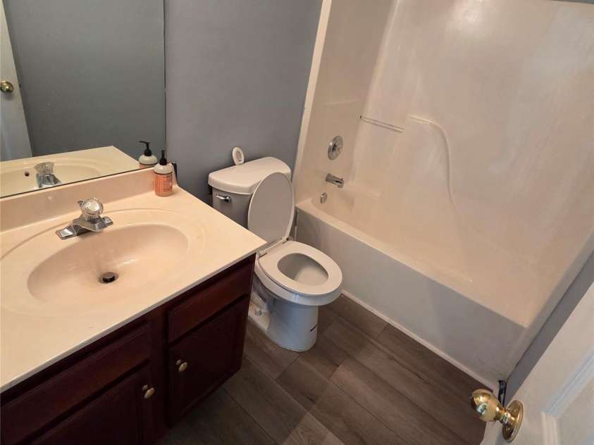 9120 Viscount Lane, Charlotte, NC 28269.  MLS# CAR4379989, YatesRealty ID 22820. 