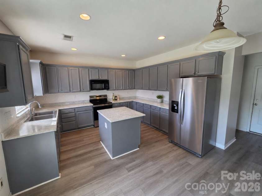9120 Viscount Lane, Charlotte, NC 28269.  MLS# CAR4379989, YatesRealty ID 22820. 