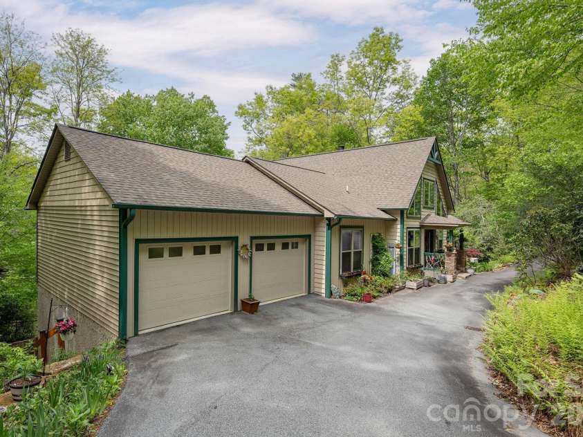 149 Hiwassee Road, Lake Toxaway, NC 28747.  MLS# CAR4377735, YatesRealty ID 22821. 2 Car garage