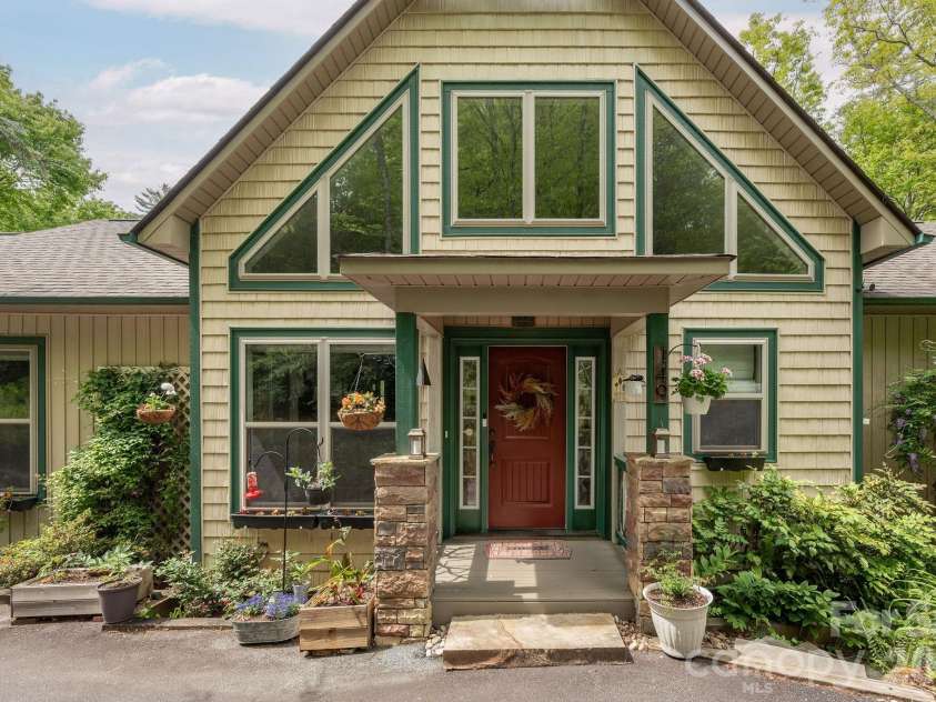 149 Hiwassee Road, Lake Toxaway, NC 28747.  MLS# CAR4377735, YatesRealty ID 22821. Welcome Home!