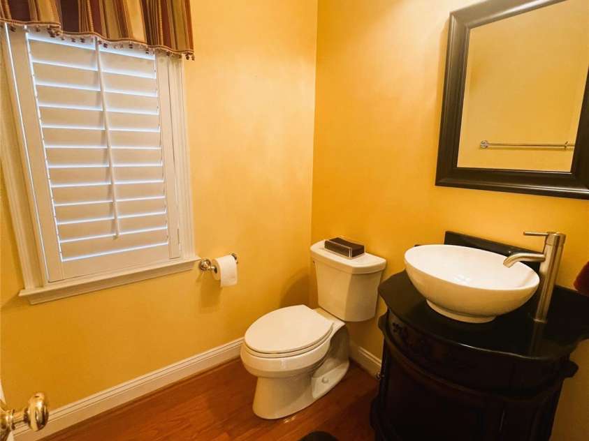 7700 Sedgebrook Drive, Stanley, NC 28164.  MLS# CAR4227336, YatesRealty ID 22821. Hall Bath