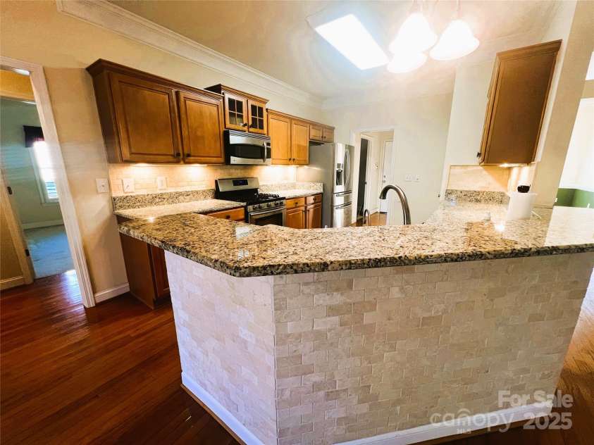 7700 Sedgebrook Drive, Stanley, NC 28164.  MLS# CAR4227336, YatesRealty ID 22821. Kitchen