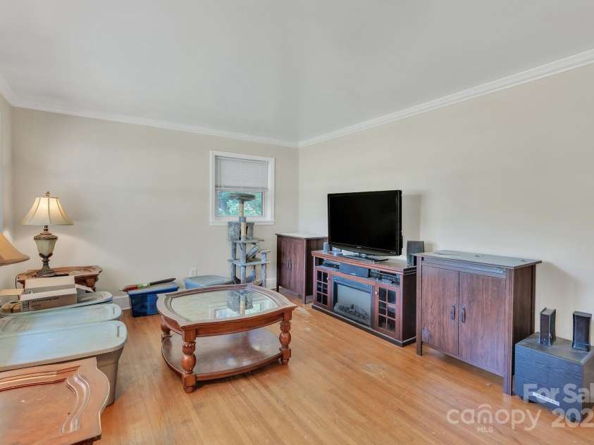 2008 Kimway Drive, Matthews, NC 28105.  MLS# CAR4273104, YatesRealty ID 22823. 