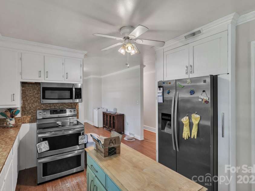 2008 Kimway Drive, Matthews, NC 28105.  MLS# CAR4273104, YatesRealty ID 22823. 