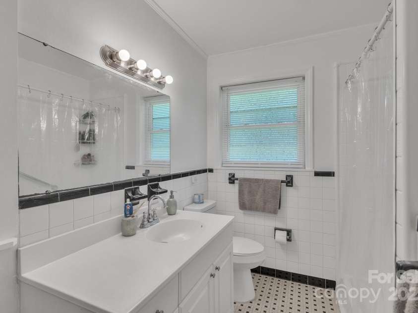 2008 Kimway Drive, Matthews, NC 28105.  MLS# CAR4273104, YatesRealty ID 22823. 